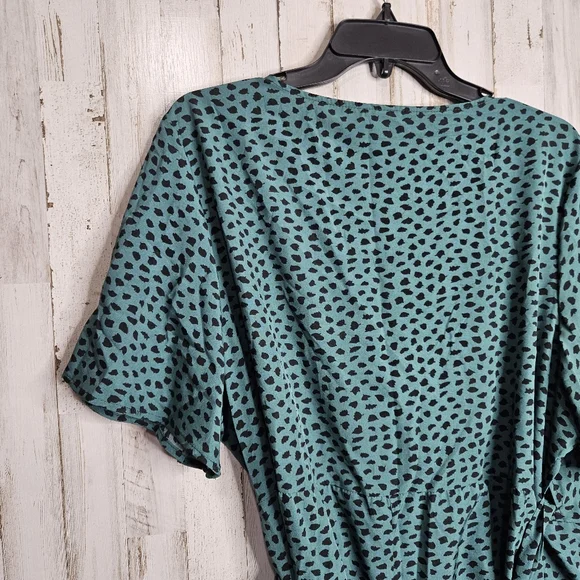 BloomChic Women's Green Ditsy Dot Wrap Ruffle V-Neck Knee Length Dress NWT 18/20 - Picture 12 of 15